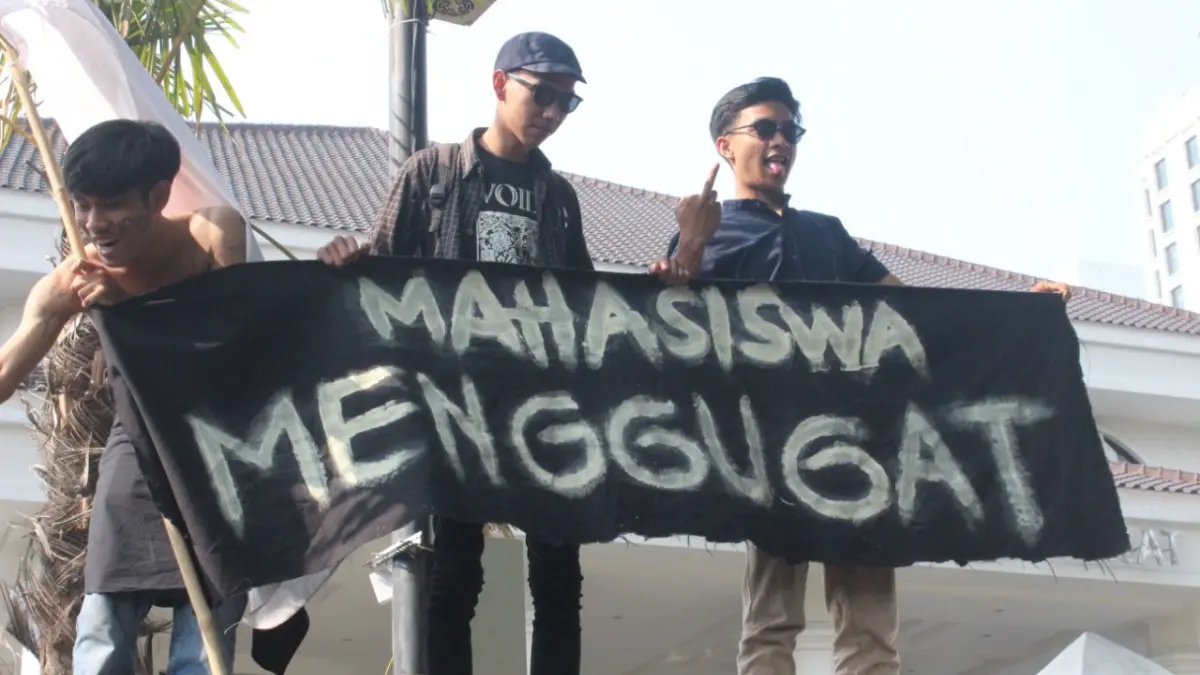 Mahasiswa Menggugat Mahasiswa Menggugat